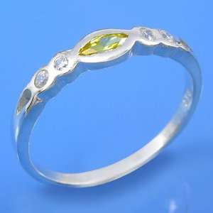  2.12 grams 925 Sterling Silver Beautiful Lady Ring Size 