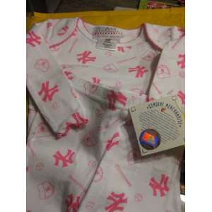  Baby NY Yankee Onesie Logo Pink and White 2 Piece Pajama 