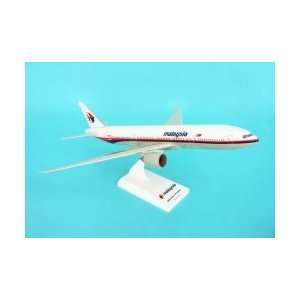   Skymarks Mas 777 200 1200 W/GEAR & Spinning Engines Toys & Games