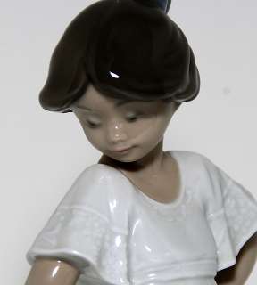 NAO by Lladro Daisa How Pretty Girl Figurine 1989  