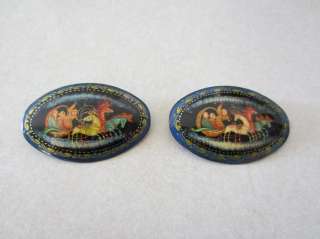   Russian Lacquer Pins w Traditional Winter Trojka Horses Design  