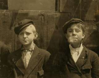 1910 NEWSPAPER BOYS SMOKING CIGARETTES ST LOUIS PHOTO WONDERFUL 
