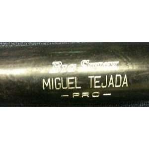  Miguel Tejada Game Used Rawlings Bat Cracked   Game Used 