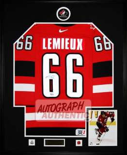 COLLECTABLE SIGNED MARIO LEMIEUX TEAM CANADA FRAMED JERSEY