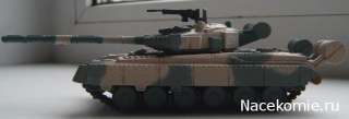 72 T 80 Soviet Tank Die Cast model & Magazine 3 Russian FABBRI 