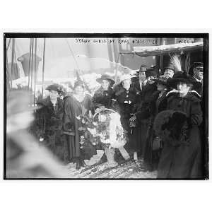  Syrian girls at Xmas ship pier