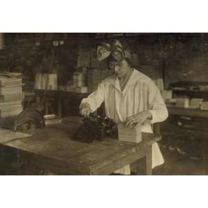  1917 child labor photo Stamping labels. Boston Index Card 