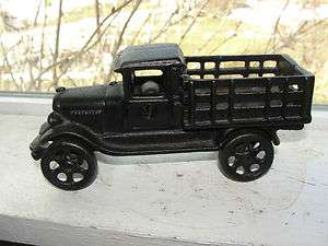 138,CAST IRON OLD LOOKING REG.CAB HEAVY DUTY DELIVERY STEAK TRUCK 