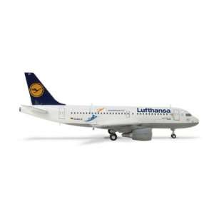   Wings Lufthansa A319 1200 Lu & Cosmo Model Airplane Toys & Games