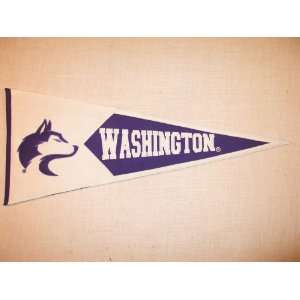   Washington Huskies (University of)   NCAA Classic Logo Pennant Sports