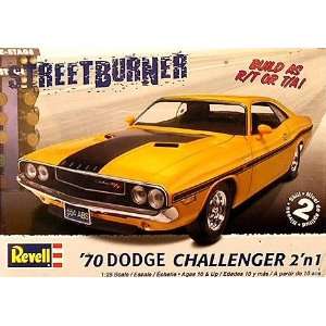  1970 Dodge Challenger RT 2 in 1 Revell Toys & Games