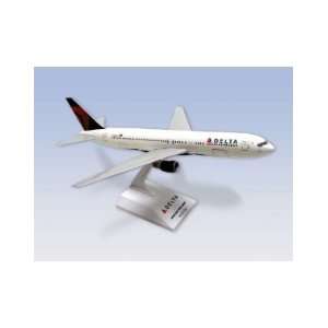  Sky Marks Delta Airlines Boeing 767 1150 Scale Model Kit 