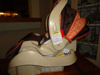  Carseat Graco Zafari Design Giraffe I do have the matching stroller 