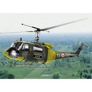  1/48 Bell UH 1D Huey Italian AF Toys & Games