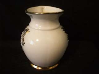 BRUSH MCCOY WHITE WITH 23K GOLD & GRAPES PITCHER #A1598  