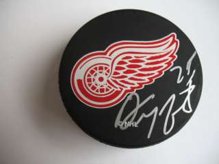 DARREN MCCARTY DETROIT RED WINGS AUTOGRAPHED PUCK  