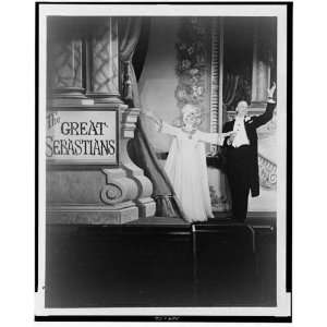  Lynn Fontanne and Alfred Lunt in The Great Sebastians 