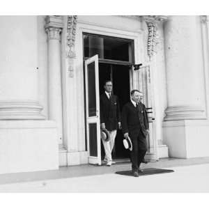   , Roosevelt, & Carter Glass, at White House, 7/18/20