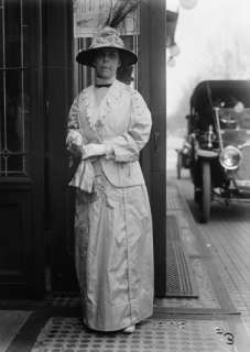   1913 photo BURLESON, MRS. ALBERT SIDNEY MRS W. WILSON, 1ST BREAKFAST