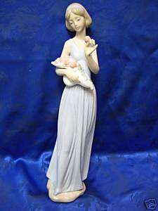 MY LITTLE BOUQUET FIGURINE NAO BY LLADRO #1350  