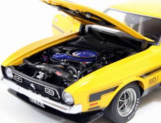 1971 Ford Mustang Mach I Yellow 118 Scale Diecast Car 72821