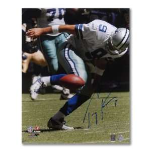  Autographed Tony Romo Picture   FUMBLING BALL/VERT16x20 G 